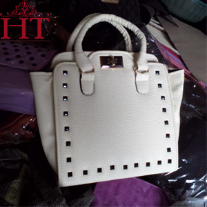 TÚI XÁCH THUYỀN VUÔNG KHÓA TRỤ